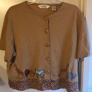 Ladies shirt with safari embroidery.